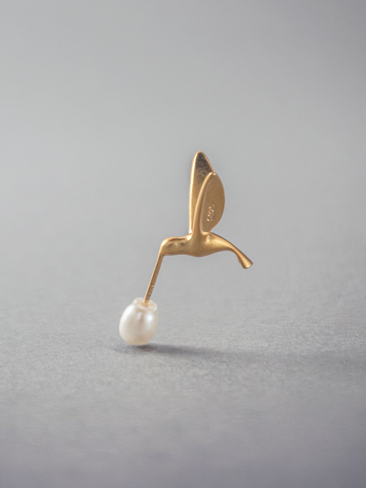 蜂鳥18K鍍金耳環(單支)